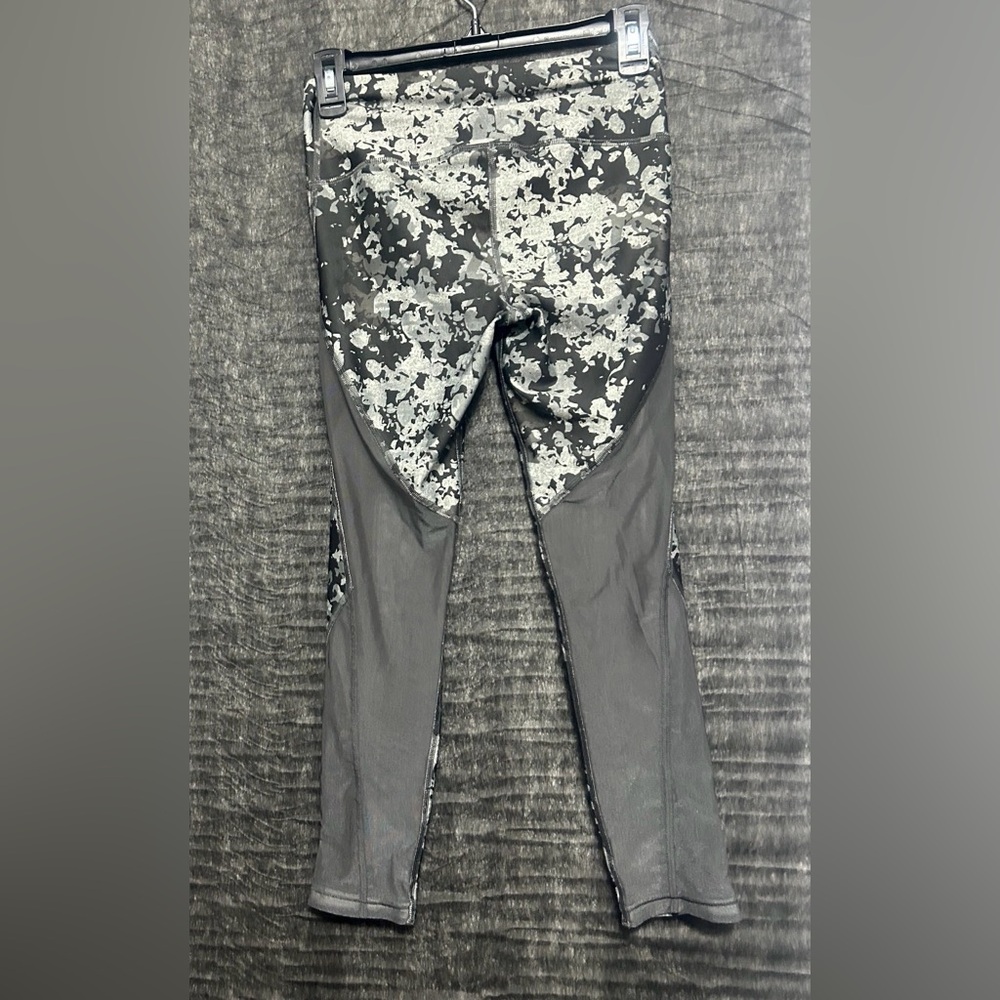 Under Armour women’s S HeatGear Compression Leggings Gray Black Camo(A231)&✨ - Picture 4 of 6